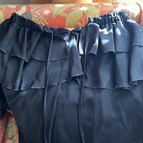 Ruffled top - Picture 2 of 2